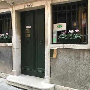 https://le-due-corone.hotelinveneto.com